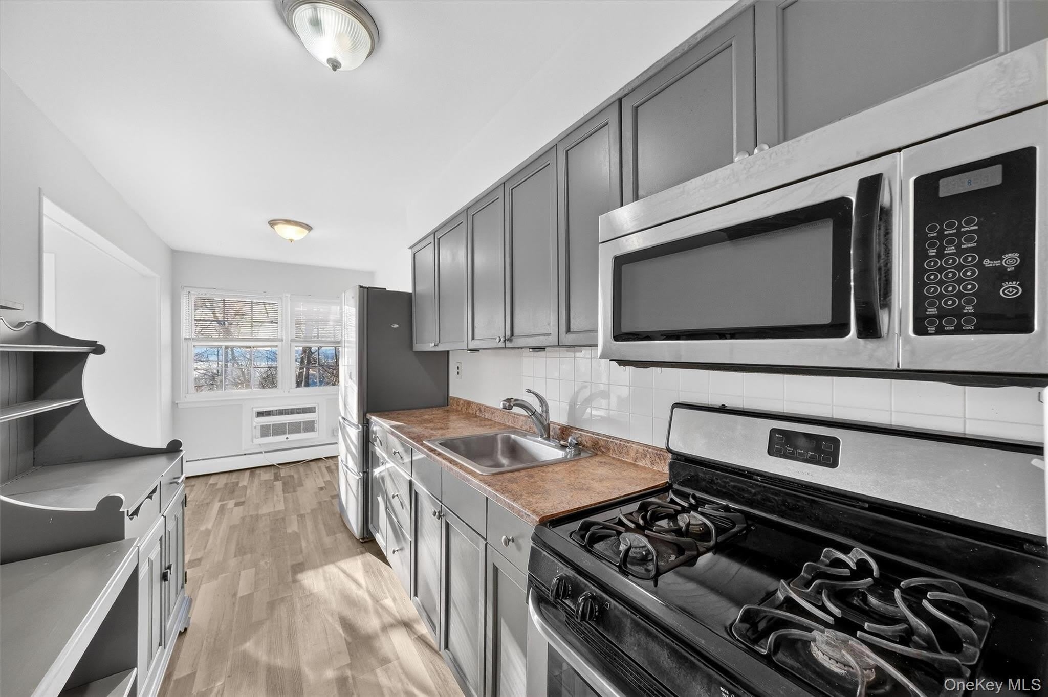4 Colonial Road – photo 2