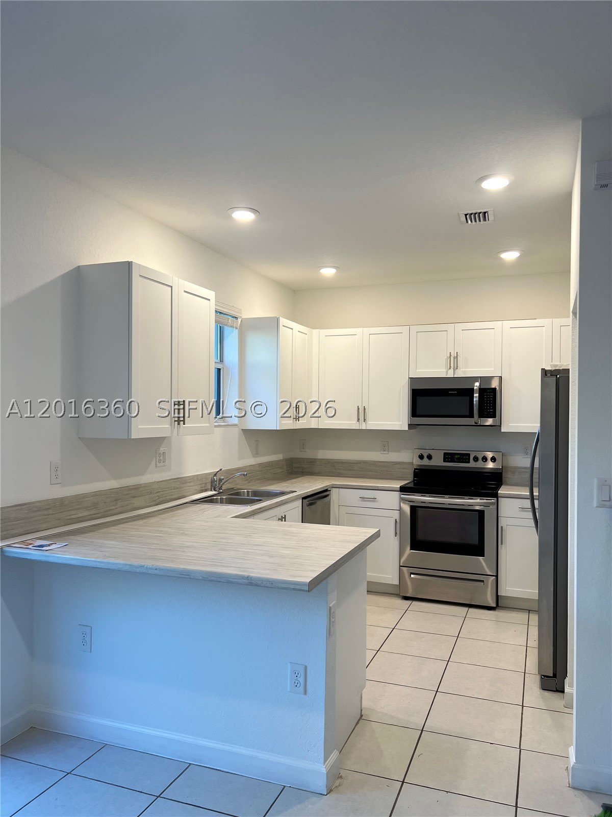 1211 SE 27th Ter – photo 4
