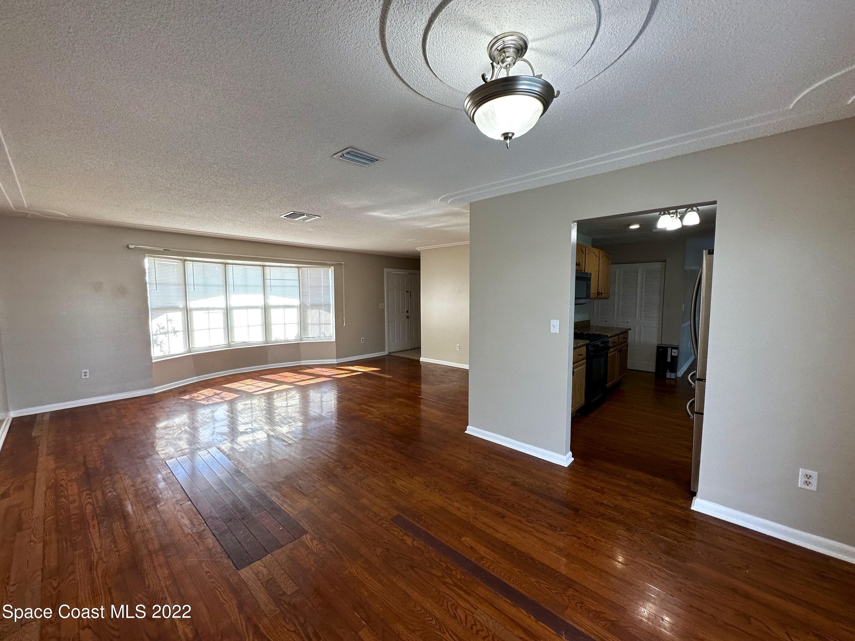 1660 Neptune Drive – photo 4