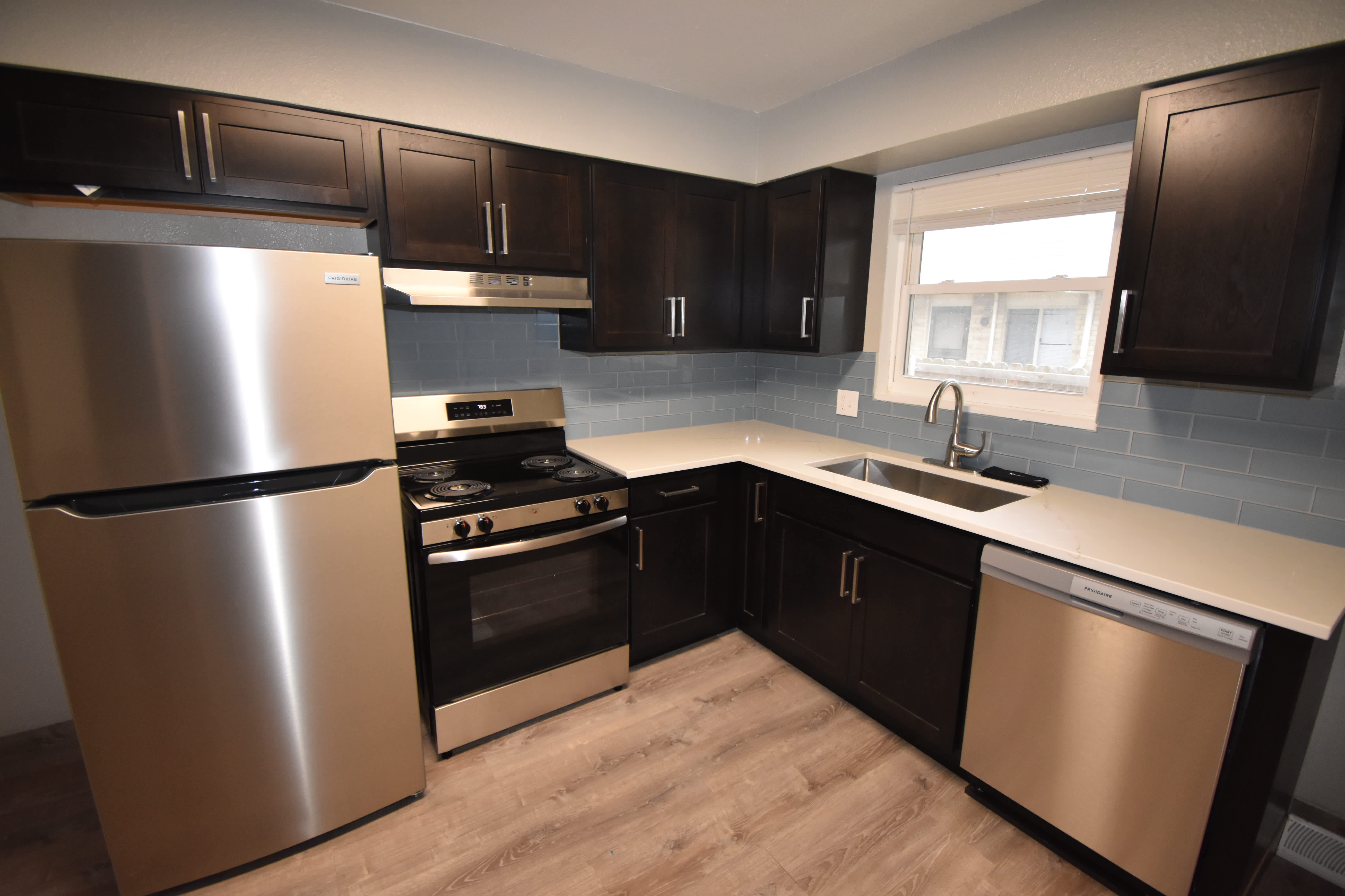 882 Yates St – photo 1