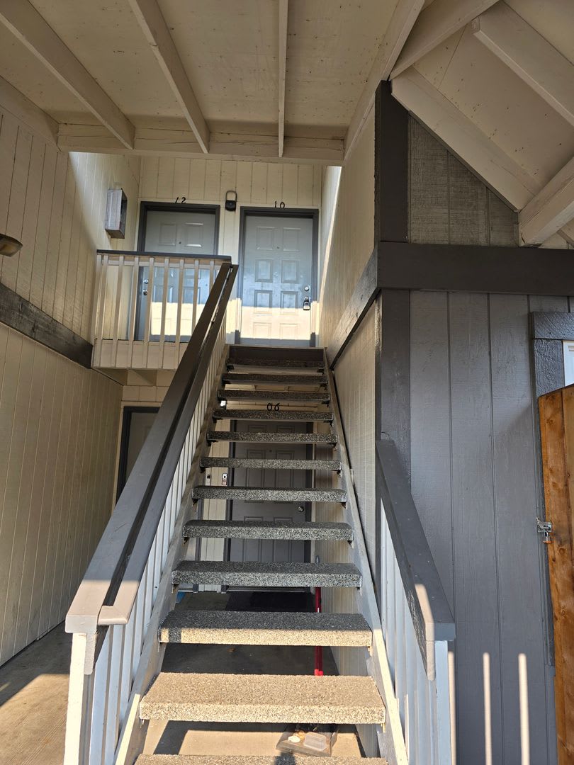 Upper Floor 2 Bedroom with Carport – photo 4