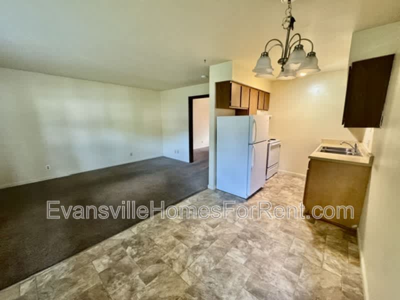 426 South Bosse Avenue – photo 5