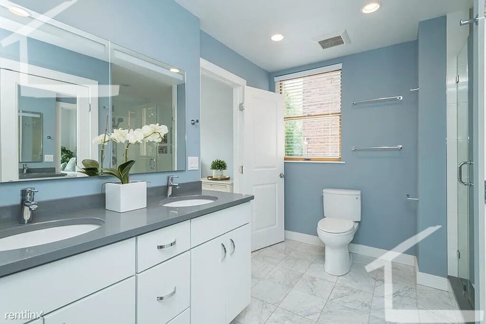 Perfect for underclassmen wanting a multi-year stay! Luxury Apt w W/D in Unit near BU! XL Rooms – photo 5