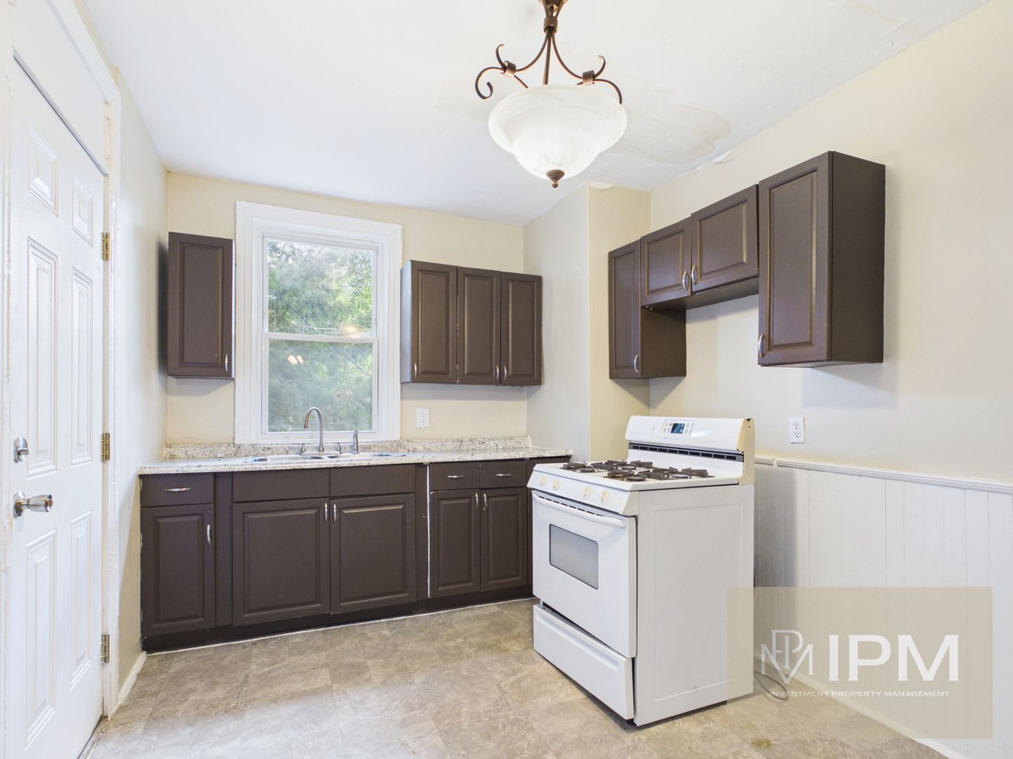 Charming 3 Bedroom, 1 Bath Home in York, Pa! – photo 5