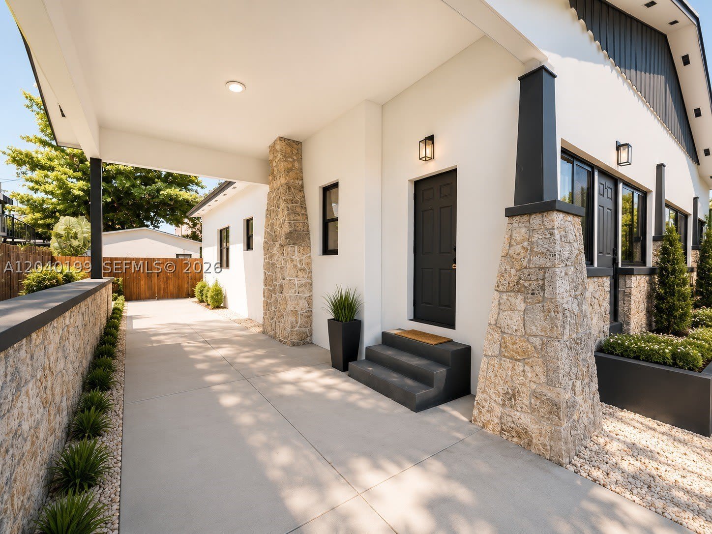 4605 N Miami Ave – photo 1