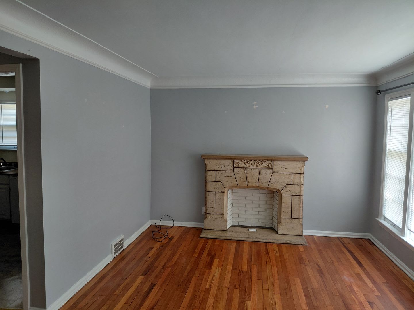 4 bedroom, 2 full bath bungalow near Cedar and Warrensville – photo 5