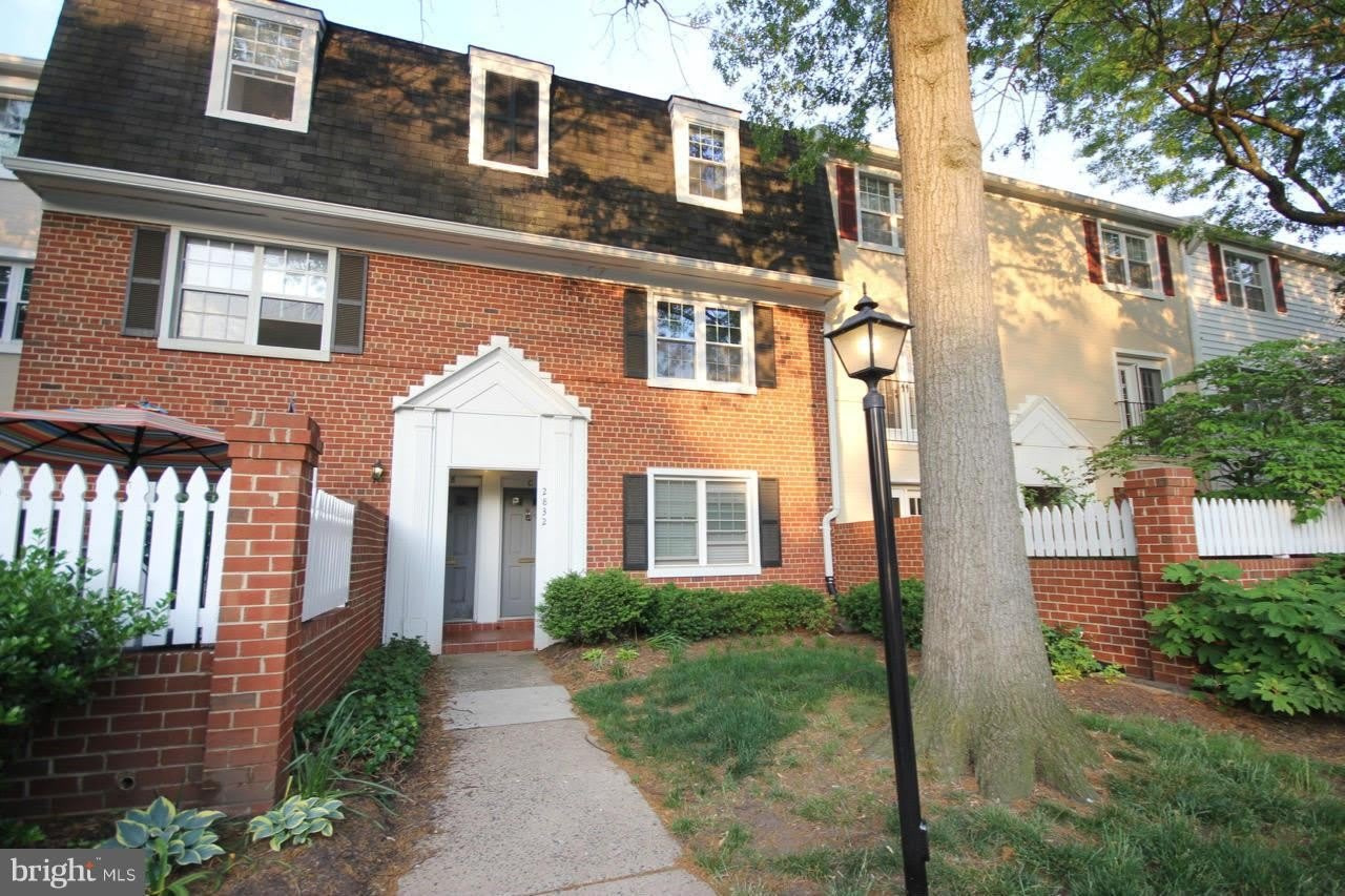 2832 WAKEFIELD Street S – photo 1