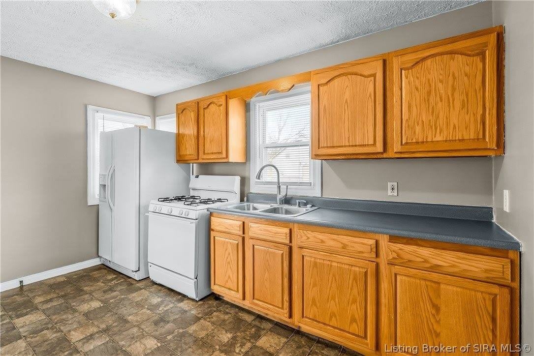 1327 East 8th Street – photo 5