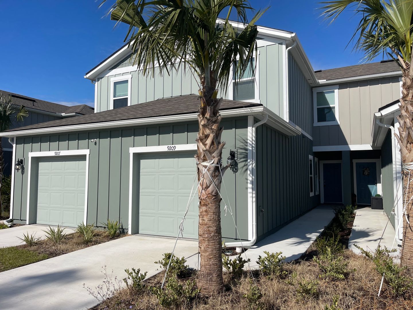 3/2 Townhome in Bay Pointe! Near I-95 and Shopping! – photo 1