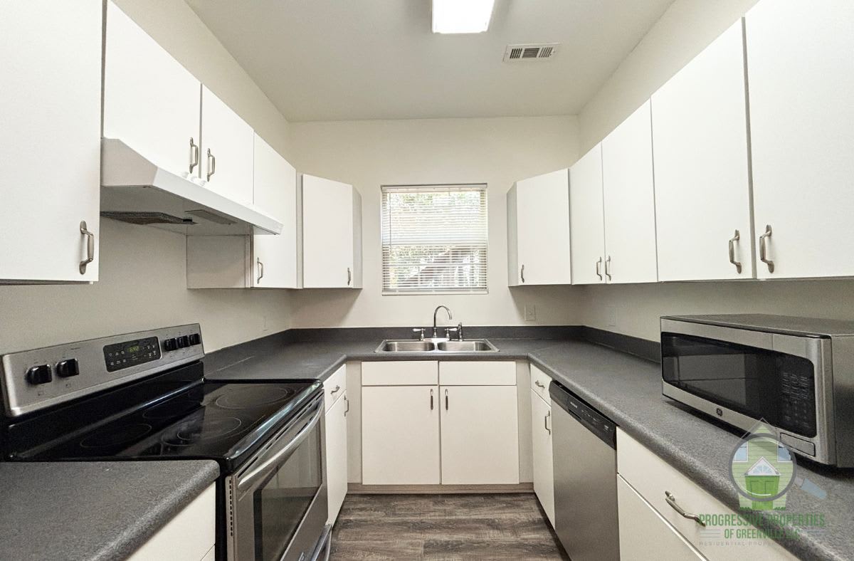129 Harrington Avenue – photo 5