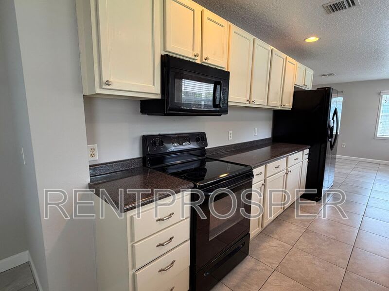 305 Pennsylvania Ave – photo 3
