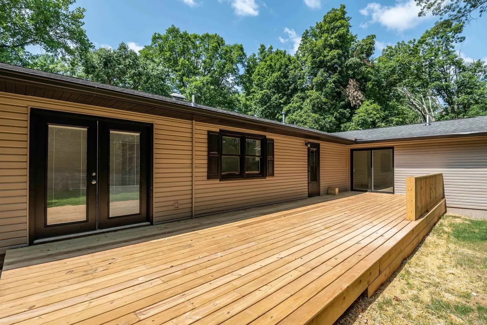 Totally renovated east-side location 4BR 3BA! – photo 4