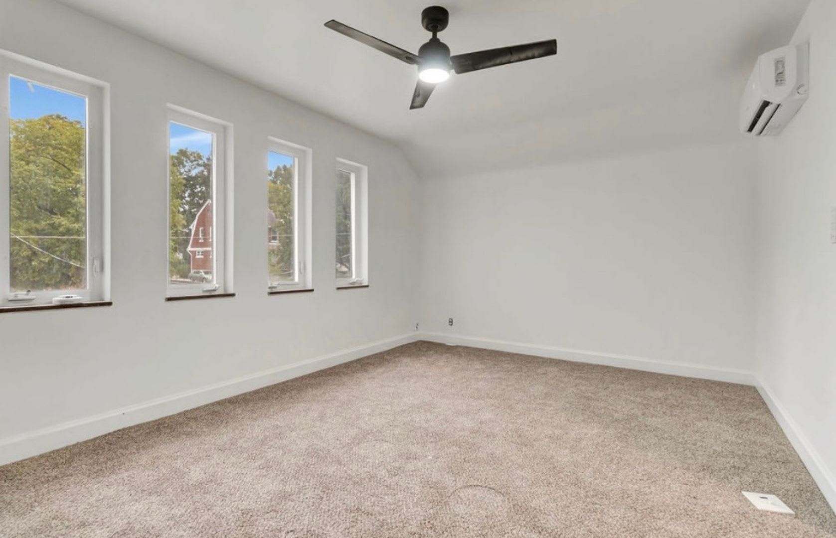 Newly renovated 3-bedroom, 1-bath home – photo 4