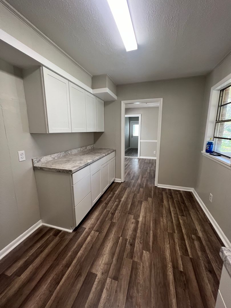 THIS JUST IN! Short Term Lease! Great Neighborhood! – photo 3