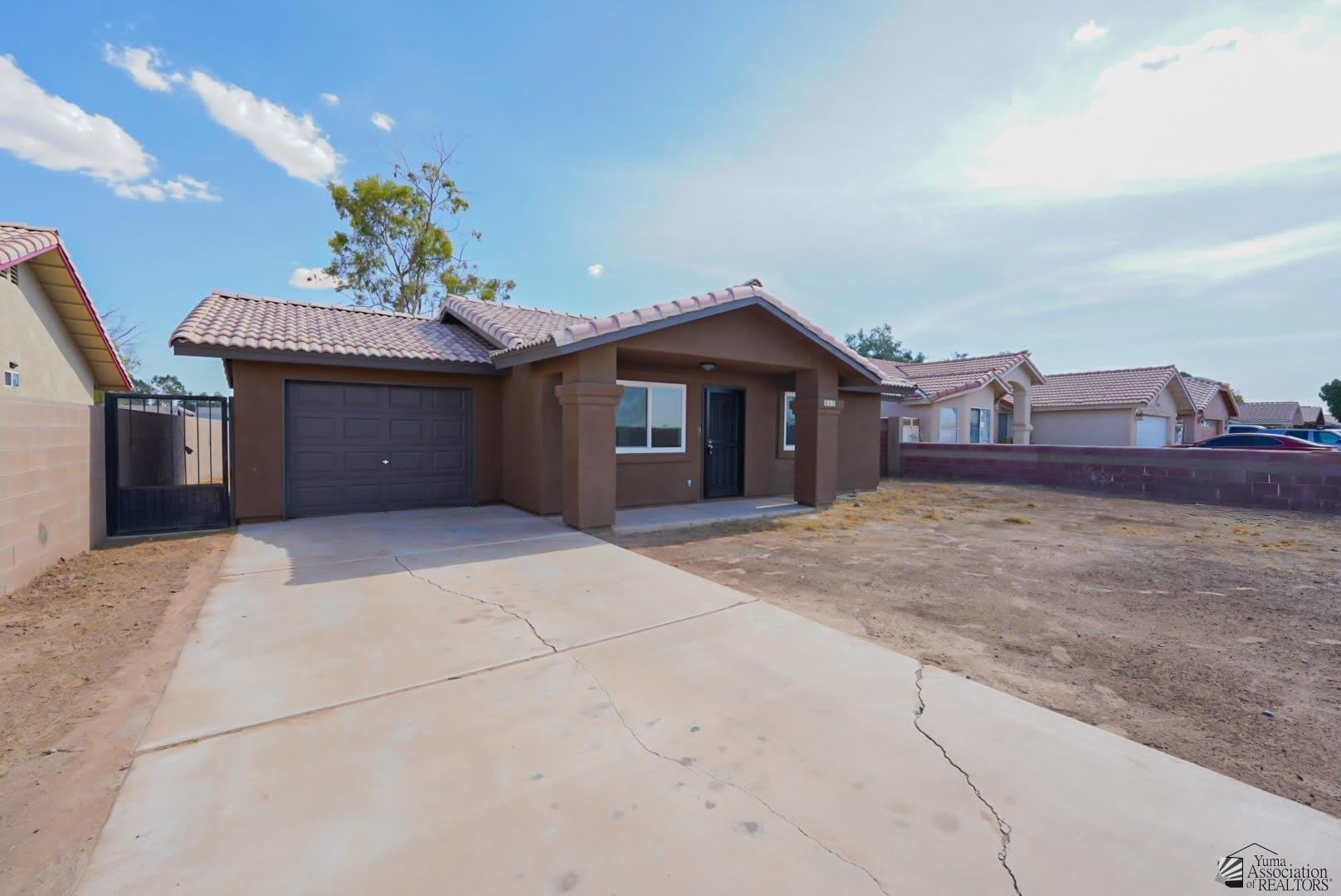 587 E JEFFERSON ST – photo 3