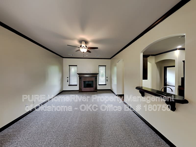 932 Ashwood Ln – photo 2