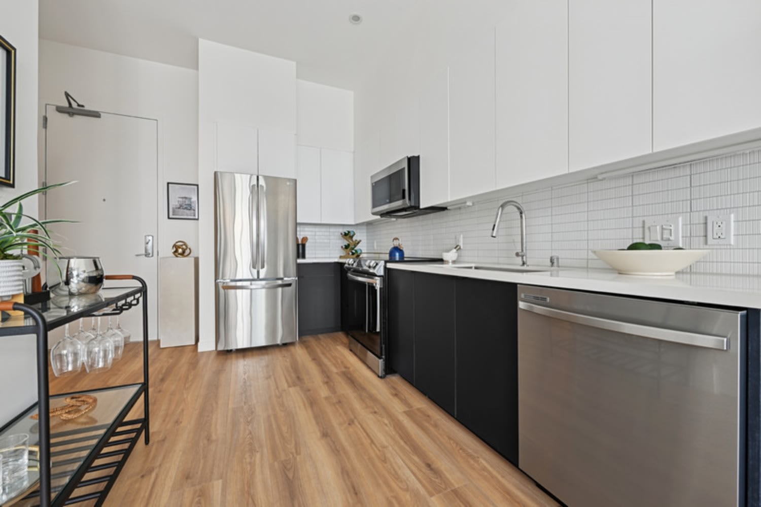Evani 3223 Wilshire – photo 3