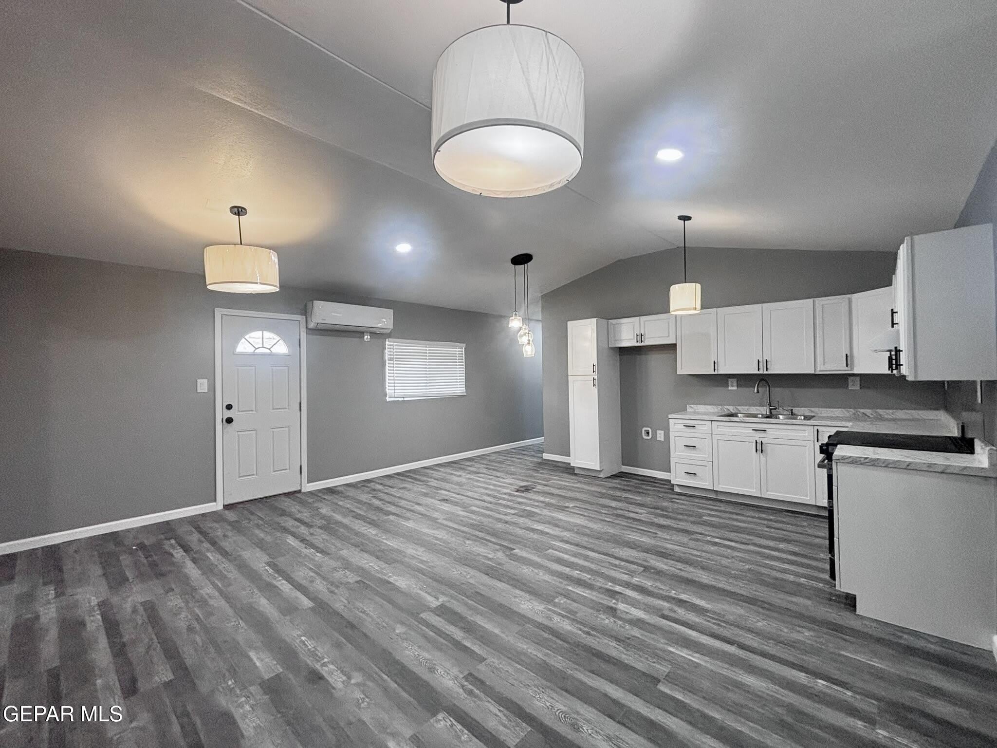 8335 Roseway Drive – photo 3