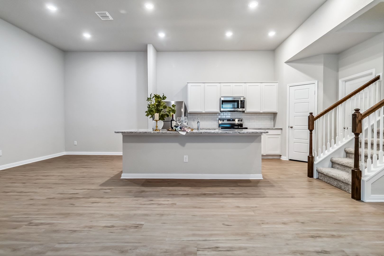 Want luxury living in the Far West ...Look no further...Amanda Park is it! – photo 5