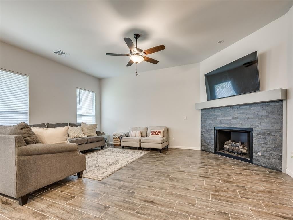 2323 Arcady Avenue – photo 3