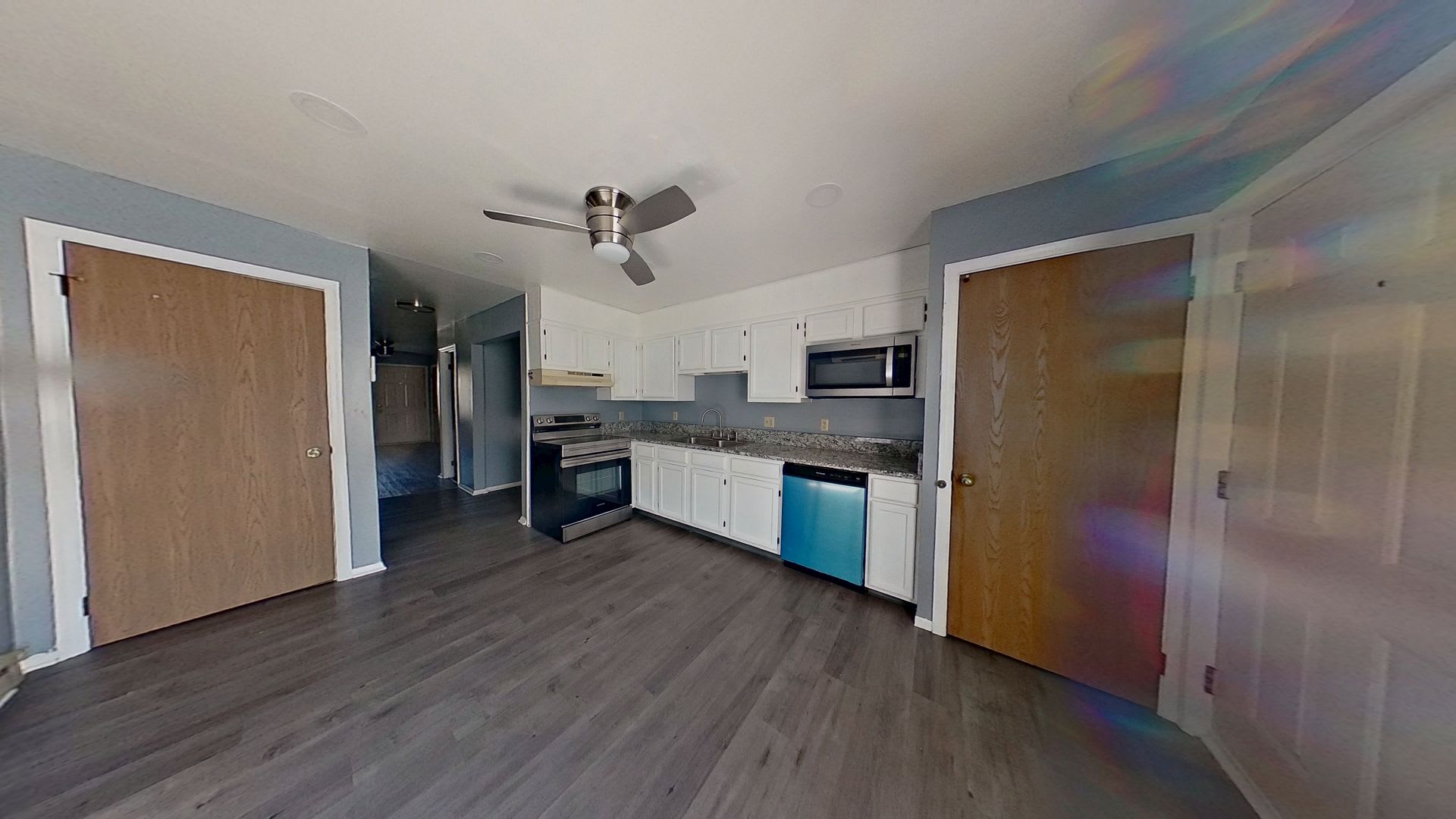 Recently Renovated 2 Bedroom Duplex – photo 4