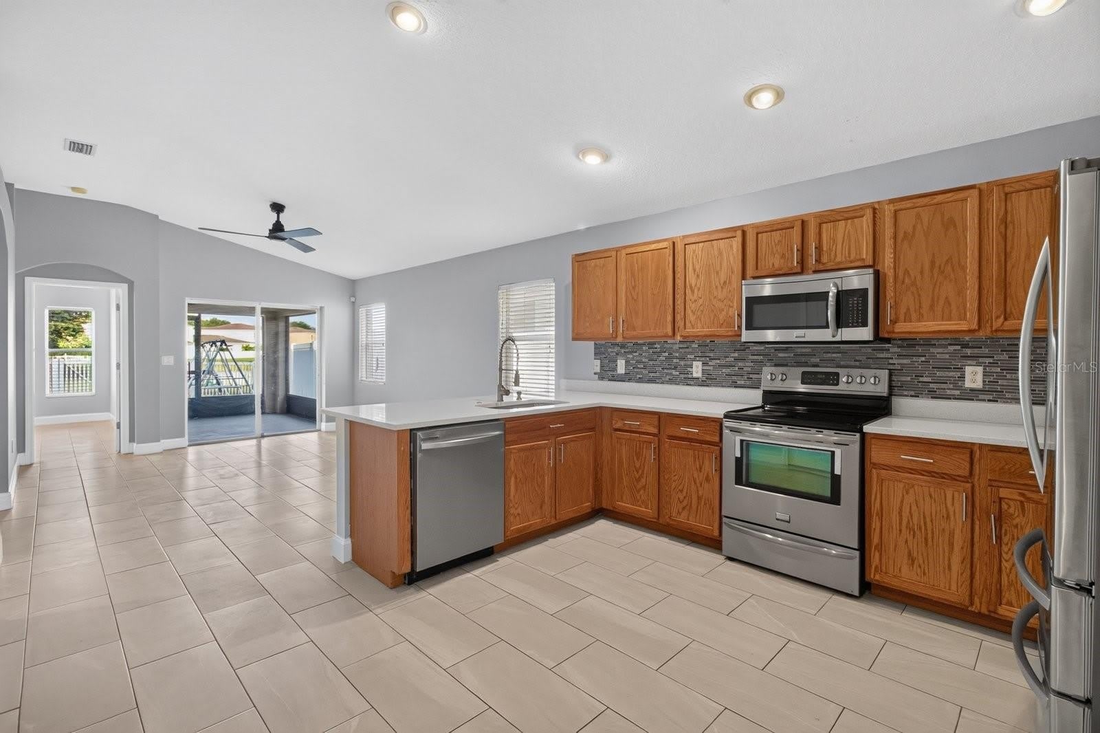 7961 CARRIAGE POINTE Drive – photo 4