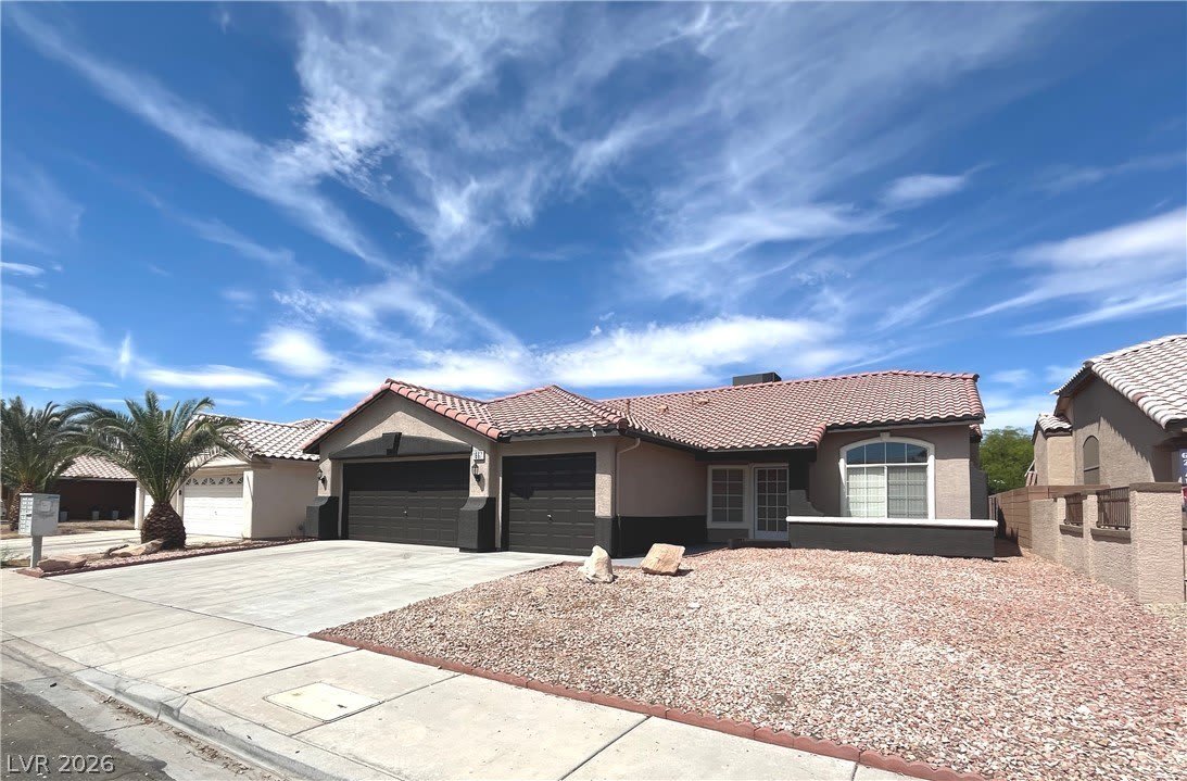 1667 Tangerine Rose Drive – photo 2