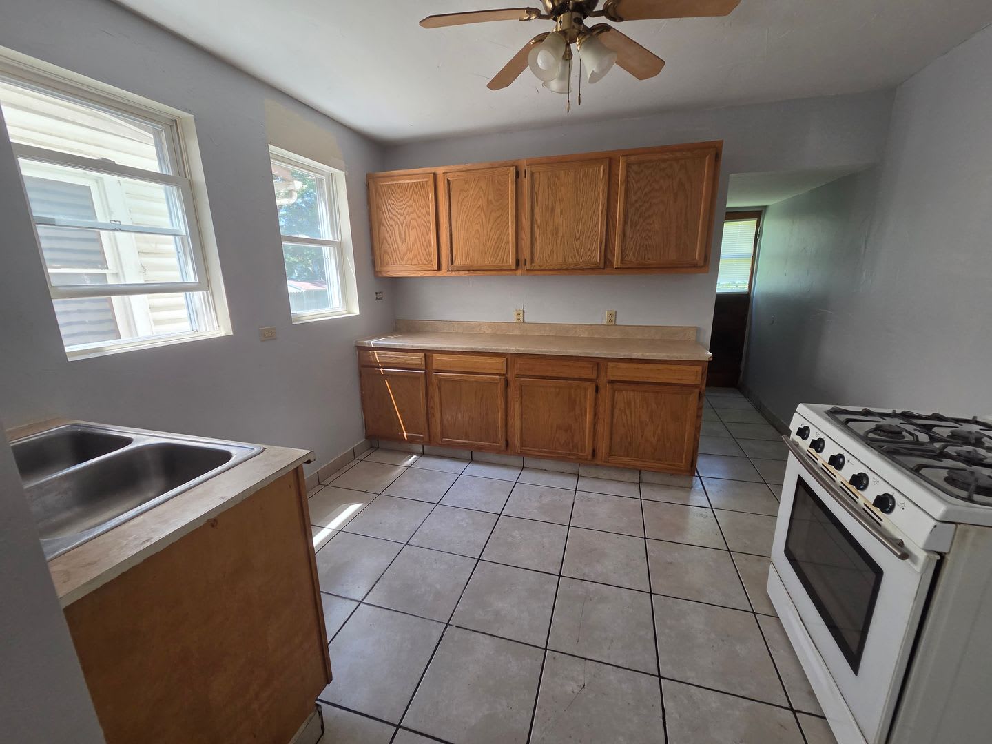 Lower 2 Bedroom Unit – photo 1