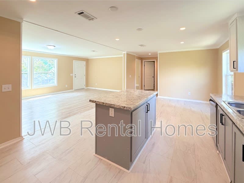 8146 Texas St – photo 3