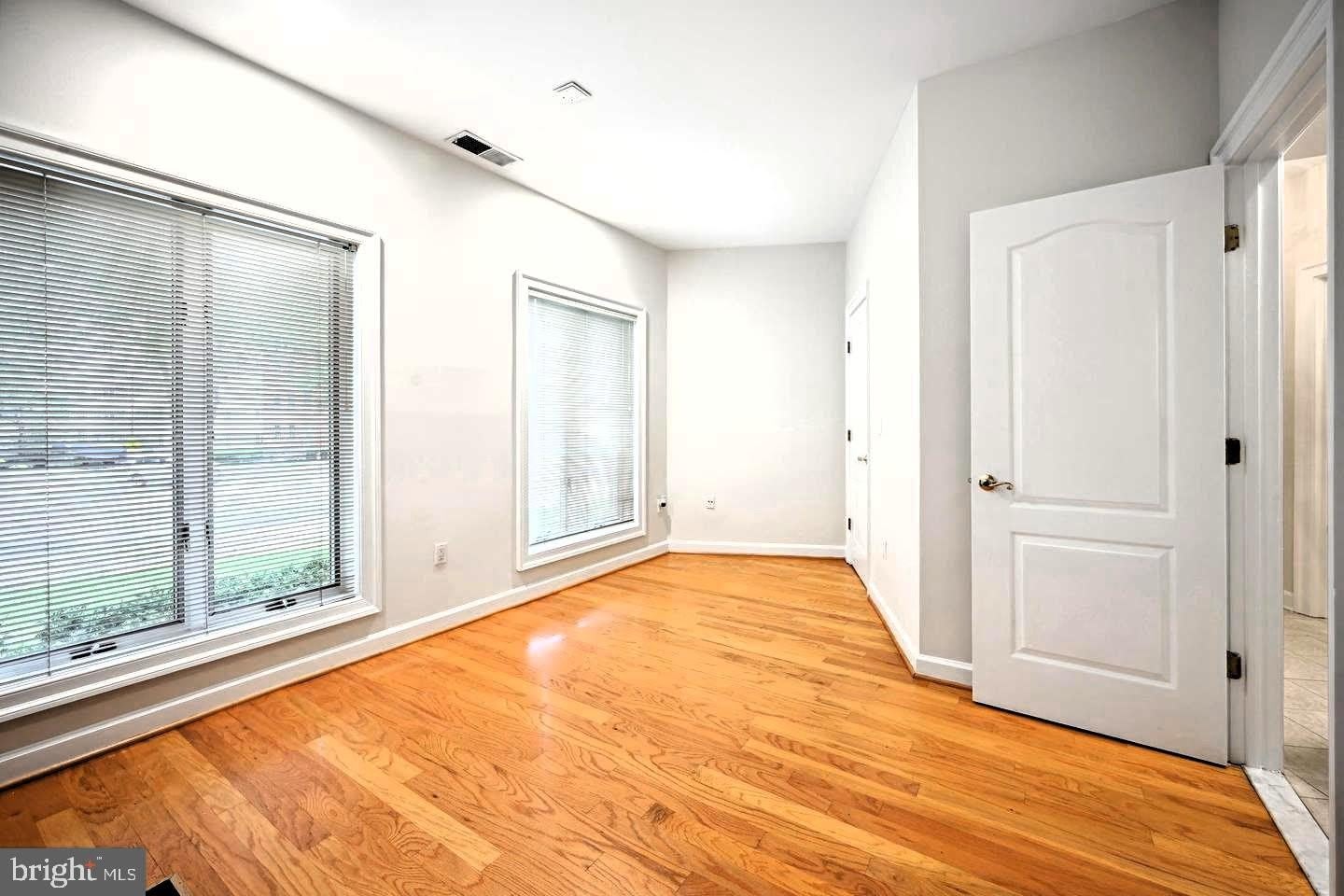 5330 Connecticut Ave Nw – photo 5