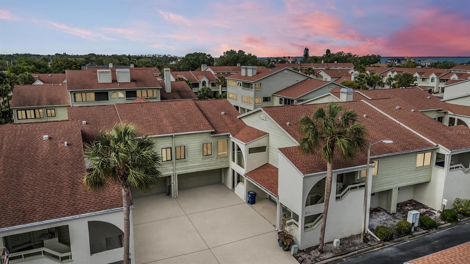 637 DRAKE Lane N – photo 1