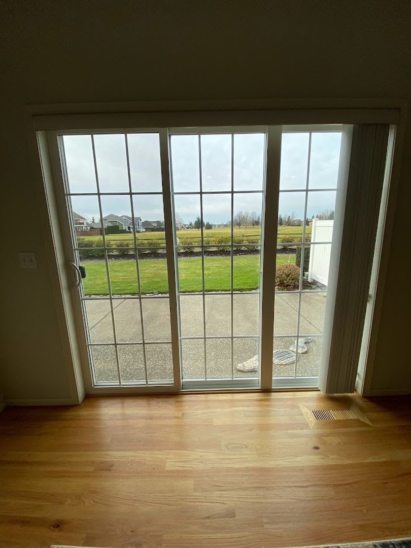 Gorgeous green space views, soaking tub, and functional Layout – photo 2