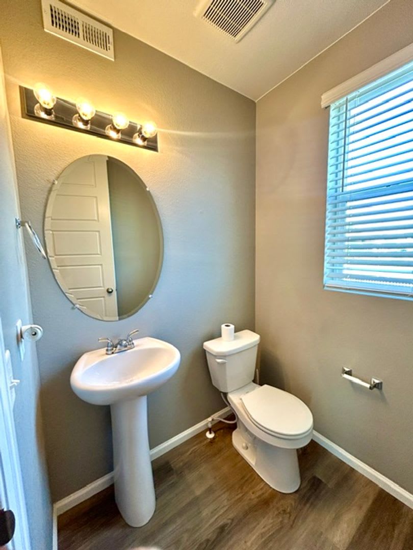 Modern Luxury Living and Gourmet Kitchen! $300 off 1st month rent – photo 4