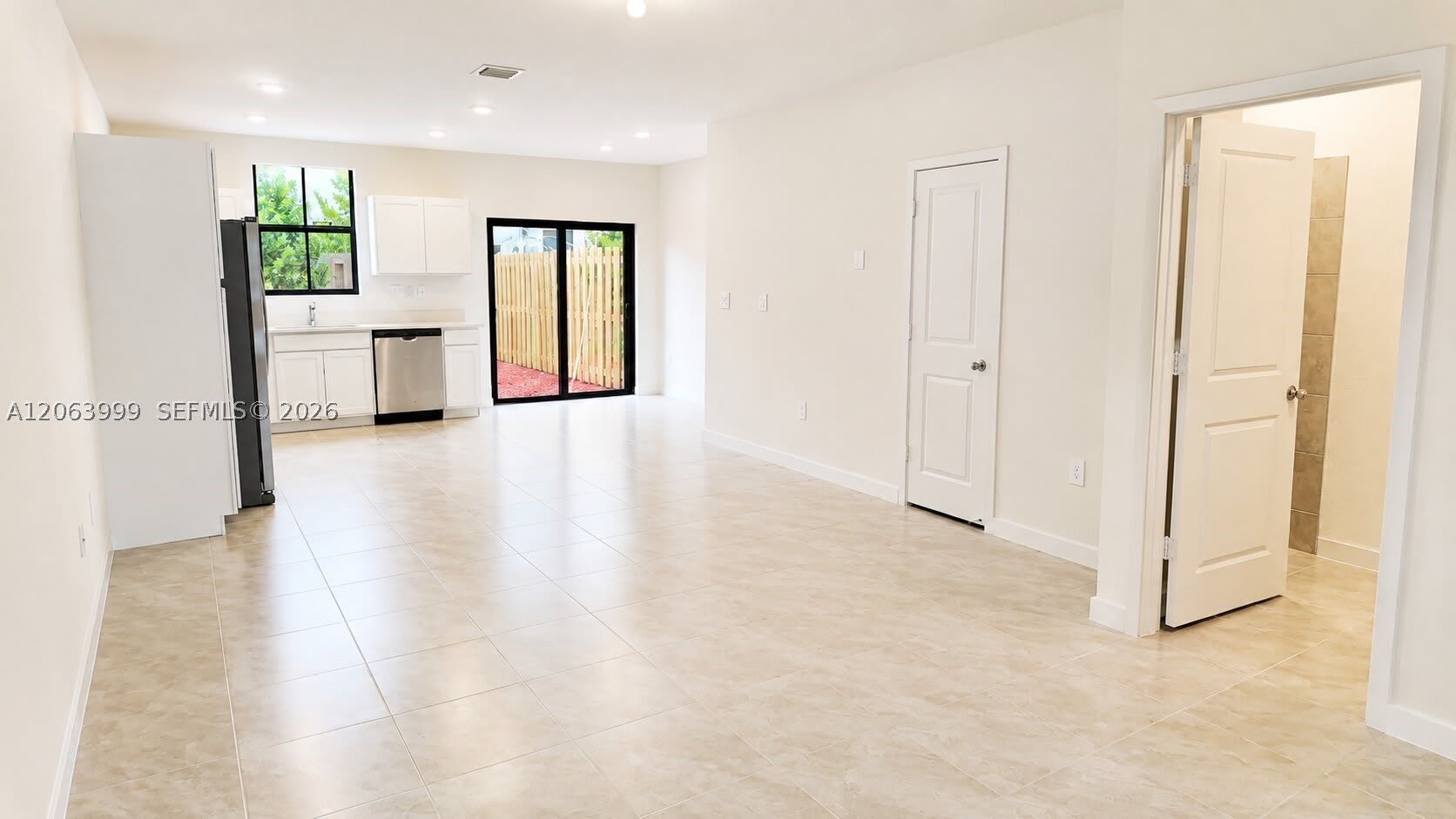 1381 NE 4th Ave – photo 4