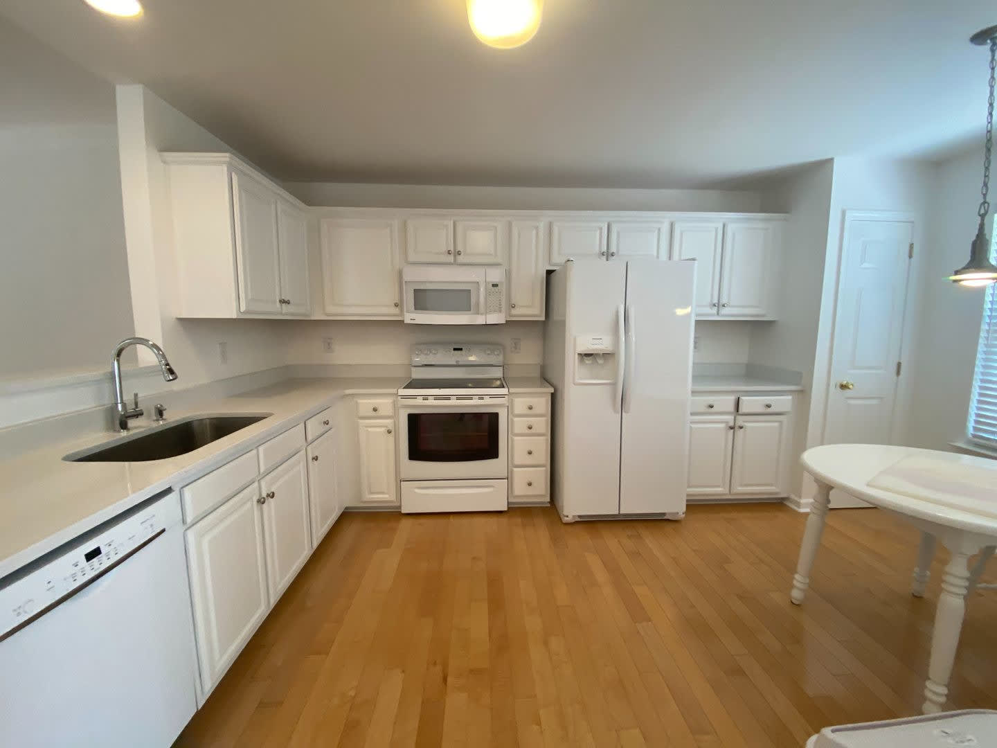 Room In 3 Bedroom Home At Blueshot Ct – photo 1