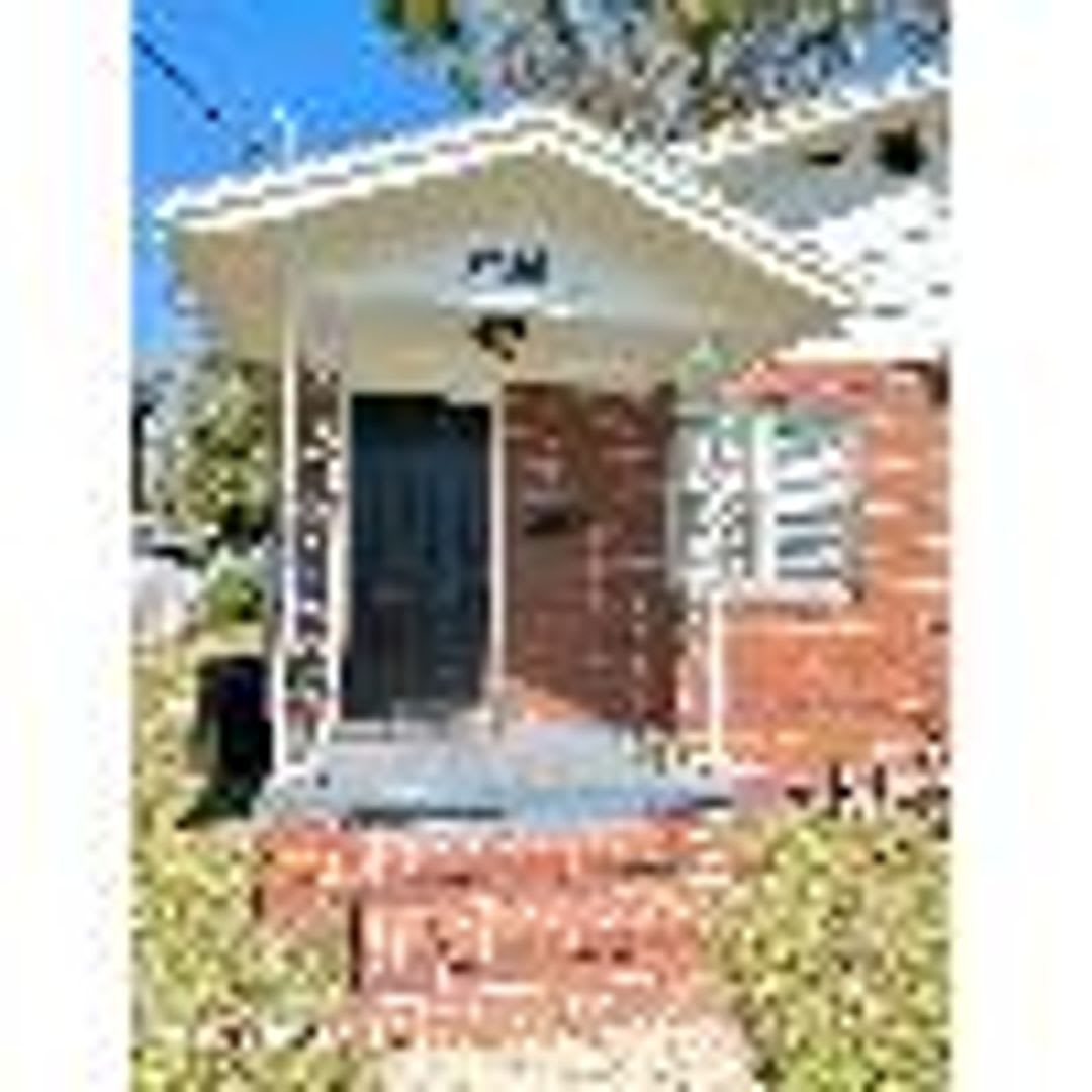 2555 Myra Street – photo 4