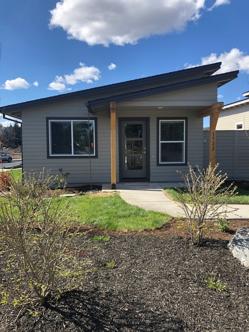 2 Bedroom / 1 Bathroom Cottage in Bend – photo 1