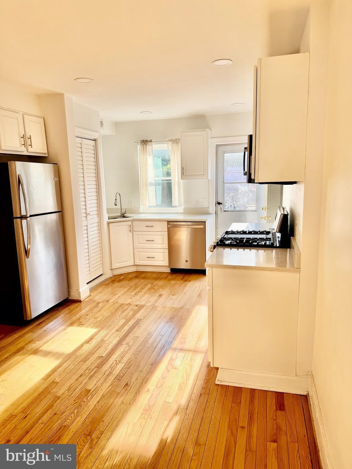 420 N HENRY Street – photo 5