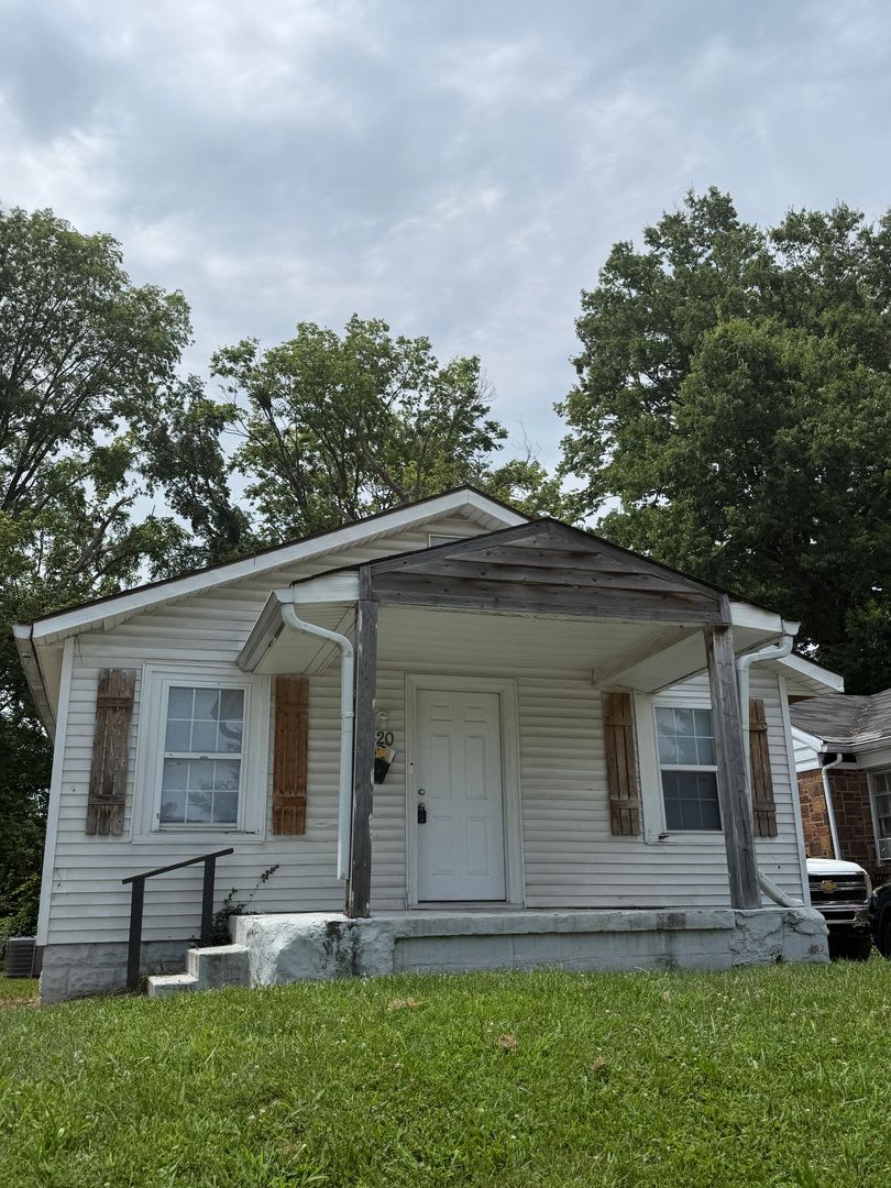 New Listing!!-Charming 2 Bedroom – photo 2