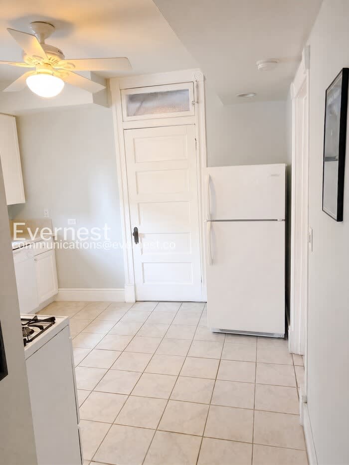 2500 North Southport Avenue – photo 4