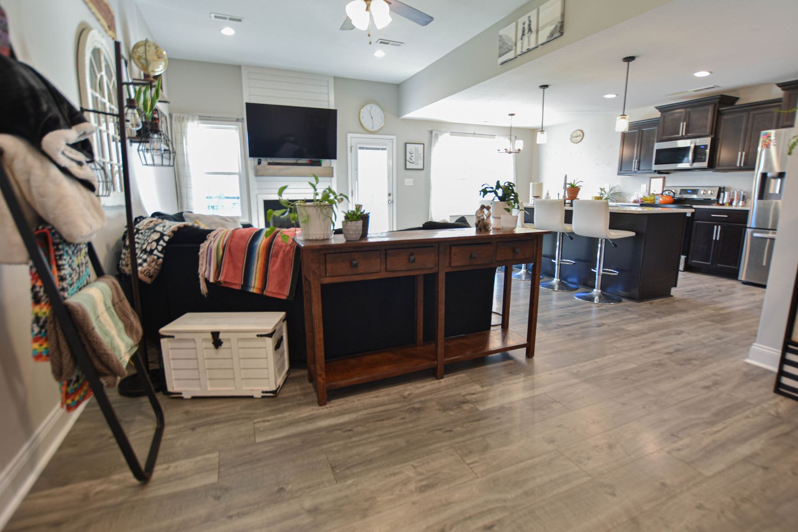 Pet Friendly Three Bedroom – photo 2