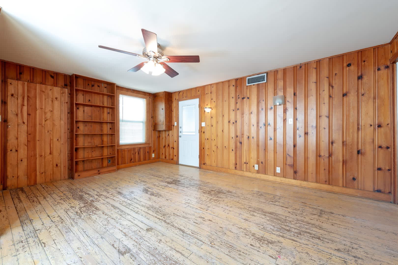 Ut Pre Lease 4 Bed 2 Bath North Campus Home Wood Floors Spacious Rooms Washer Dryer Backyard – photo 3