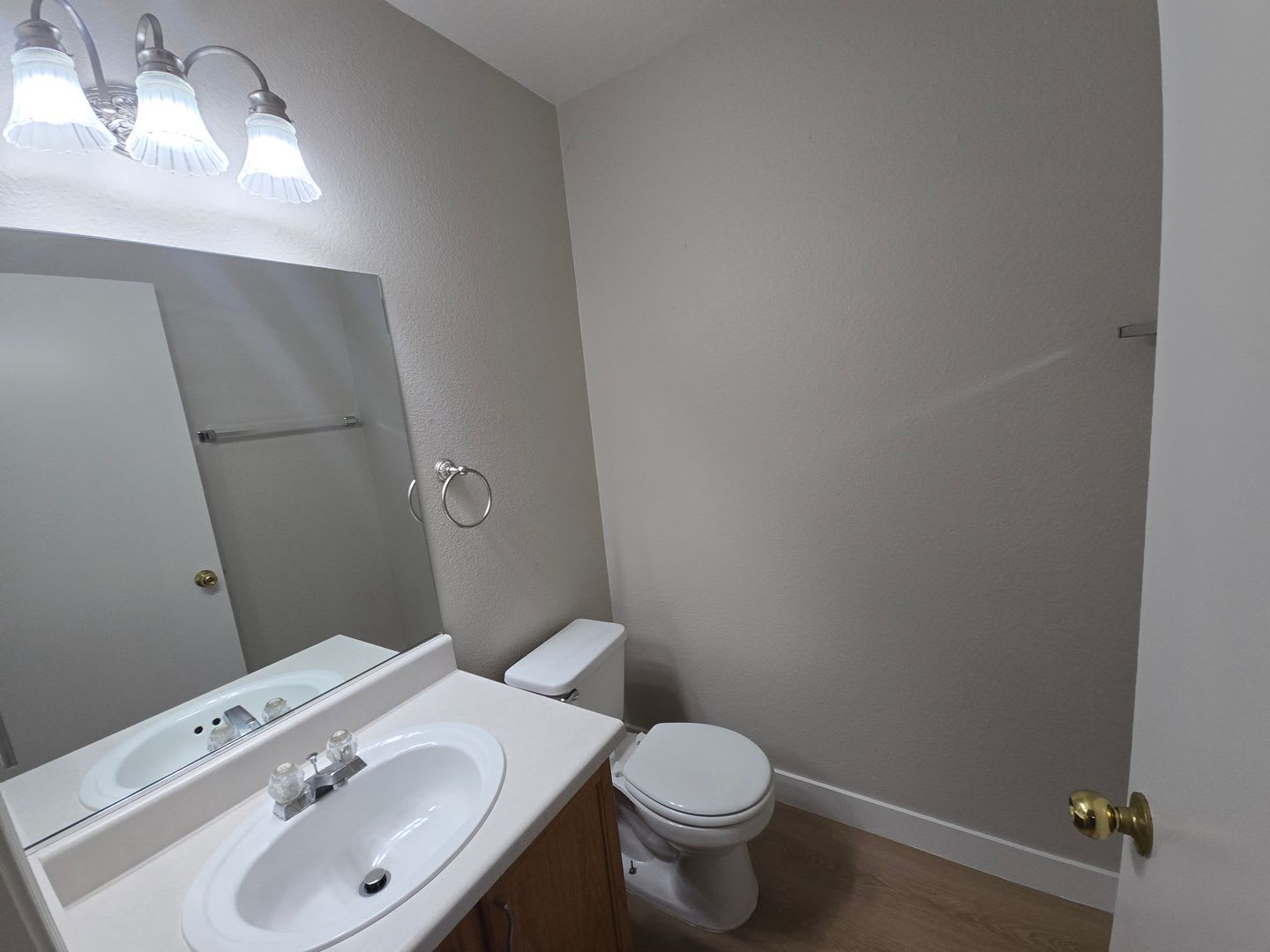 Beautiful 3 Bedroom & 2 1/2 Bath Condo. – photo 4