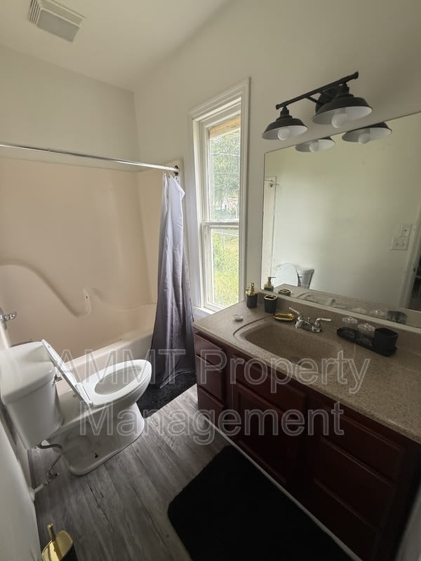 1838 J Avenue Northeast – photo 3