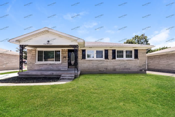 4315 Clarene Drive – photo 1