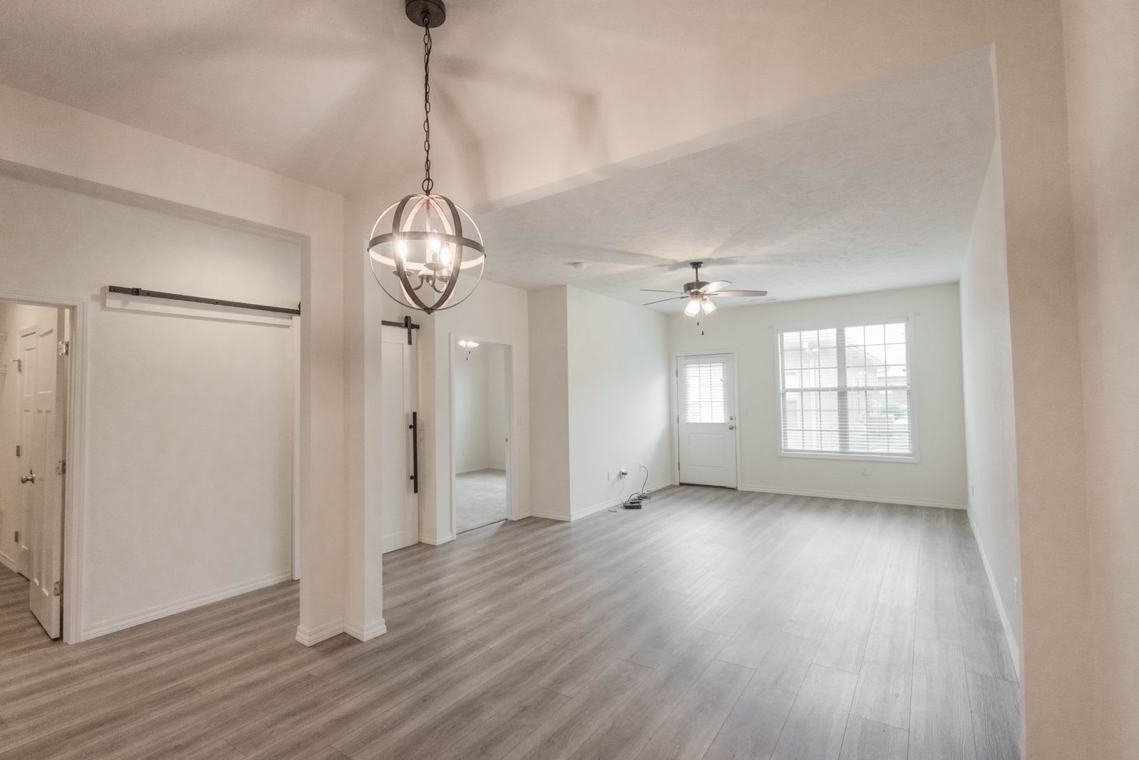 NEW LUXURY 2 BED 2 BATH 1 CAR GARAGE DUPLEX – photo 3