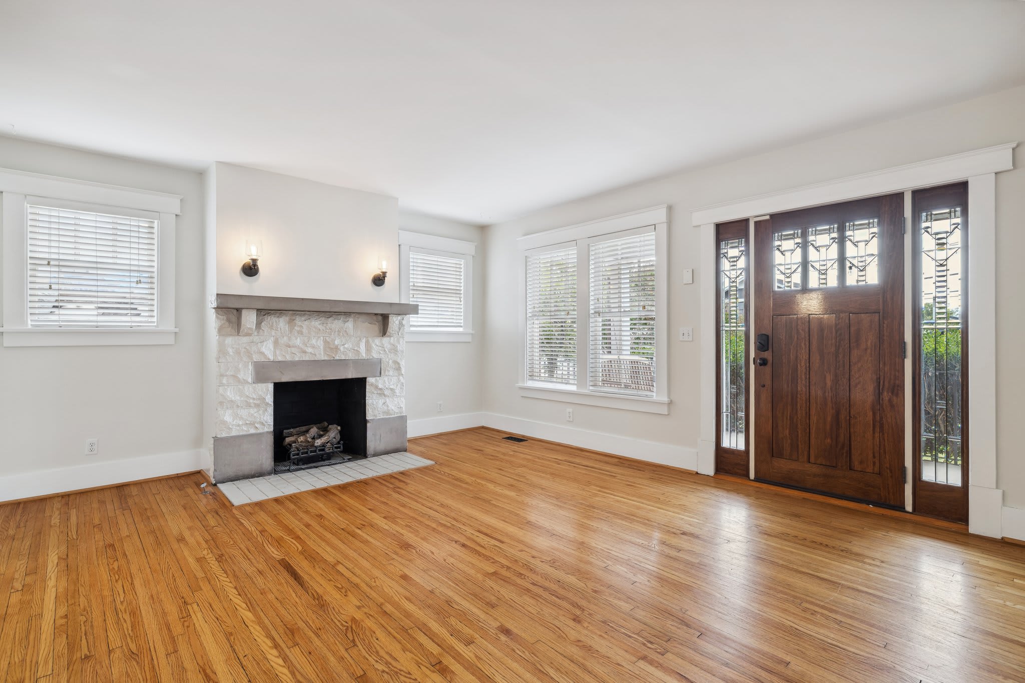 1106 Lawrence Ave – photo 5