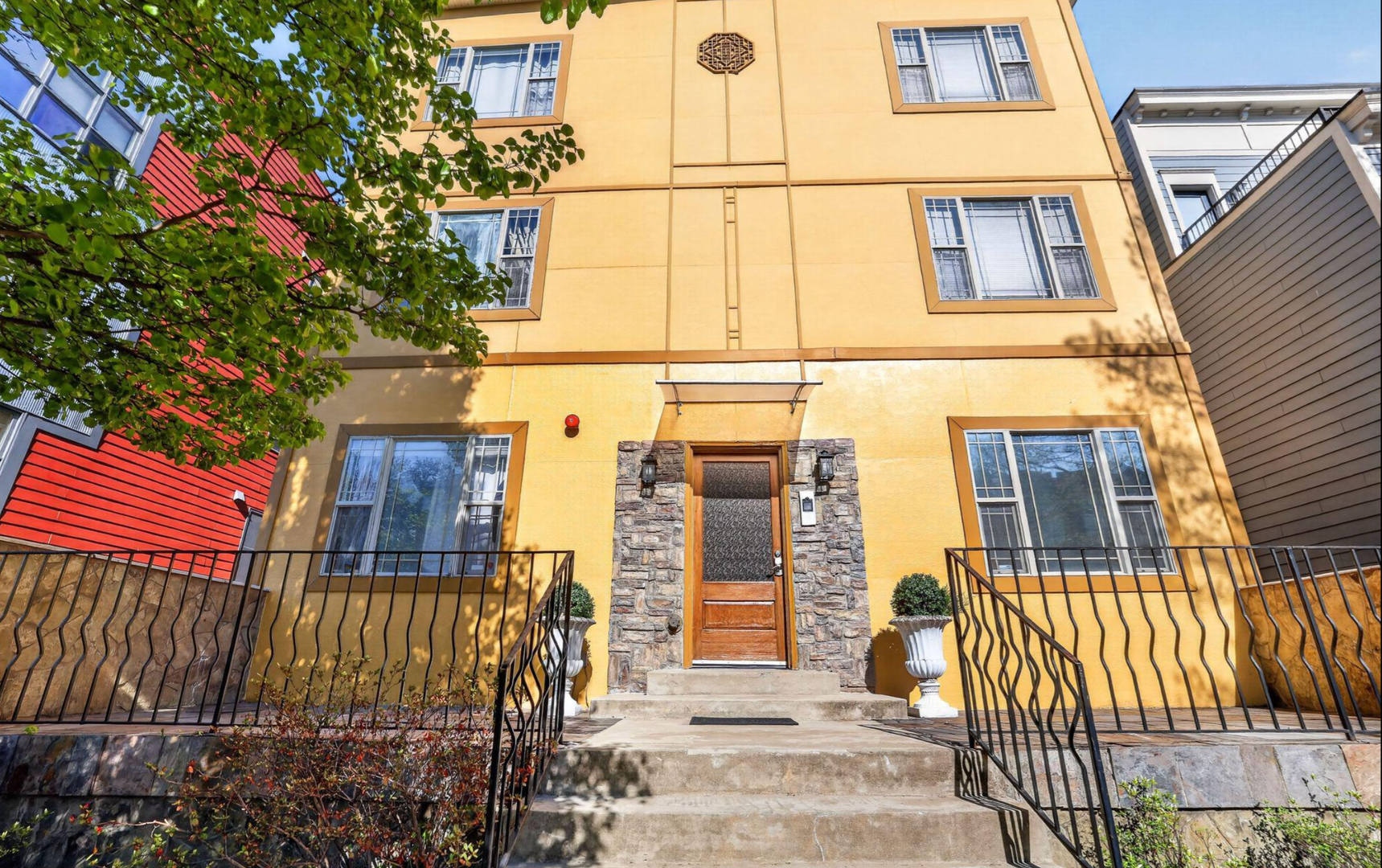 Spacious Two-Level Loft with Gated Parking in Park View! – photo 2