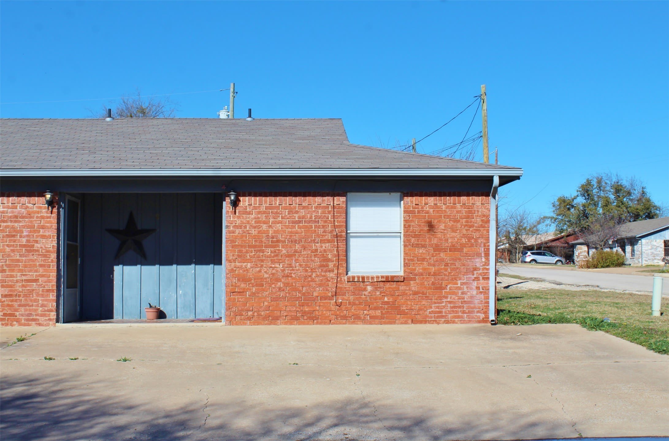 715 E 3rd Street – photo 1