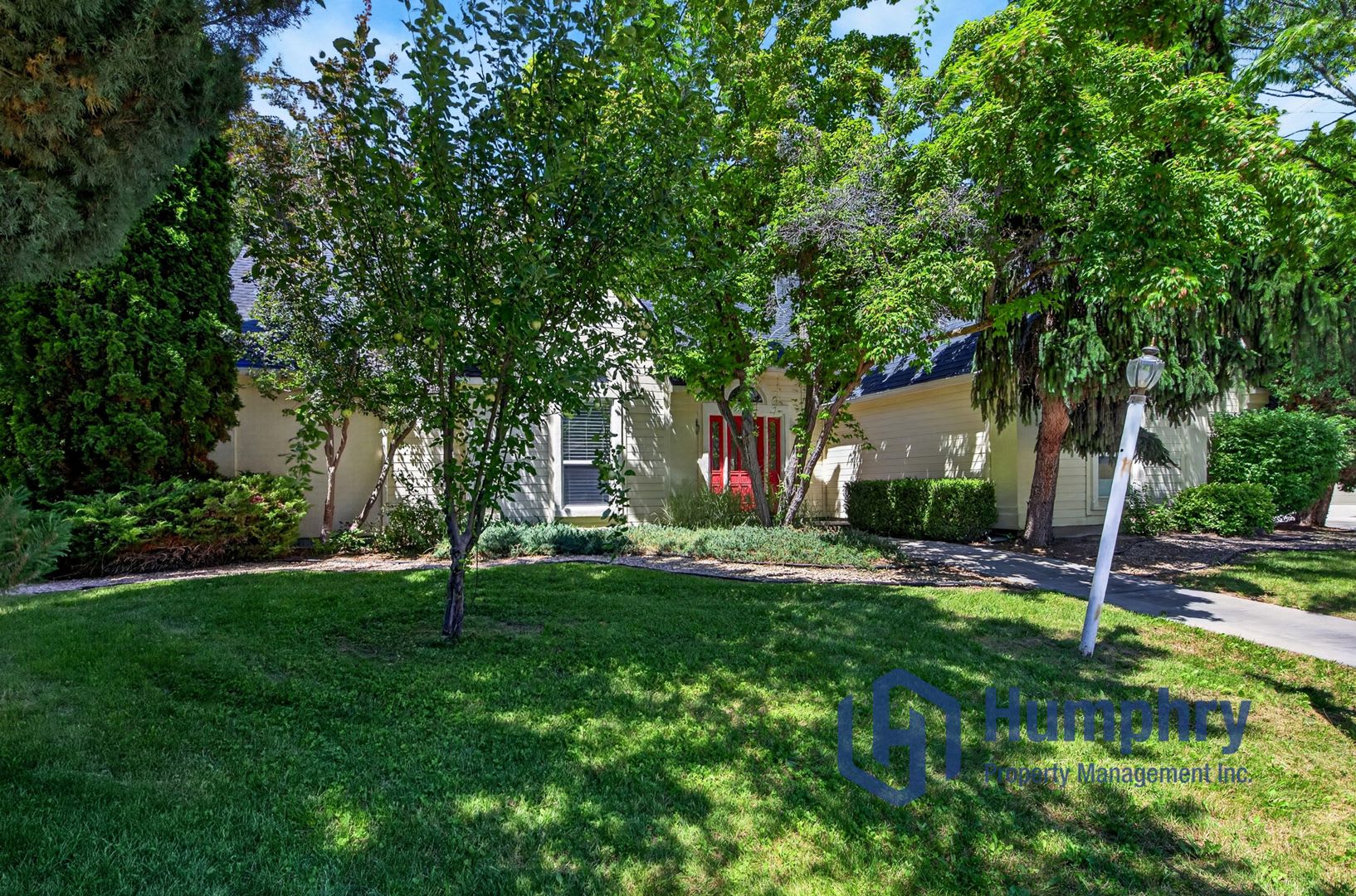 Beautiful home in Eagle near Eagle Hills Golf Course – photo 2